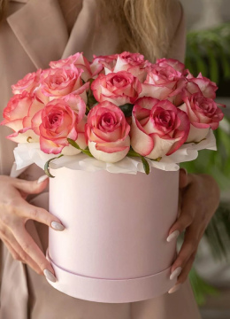 Коробка С Розами "Джумилия" 